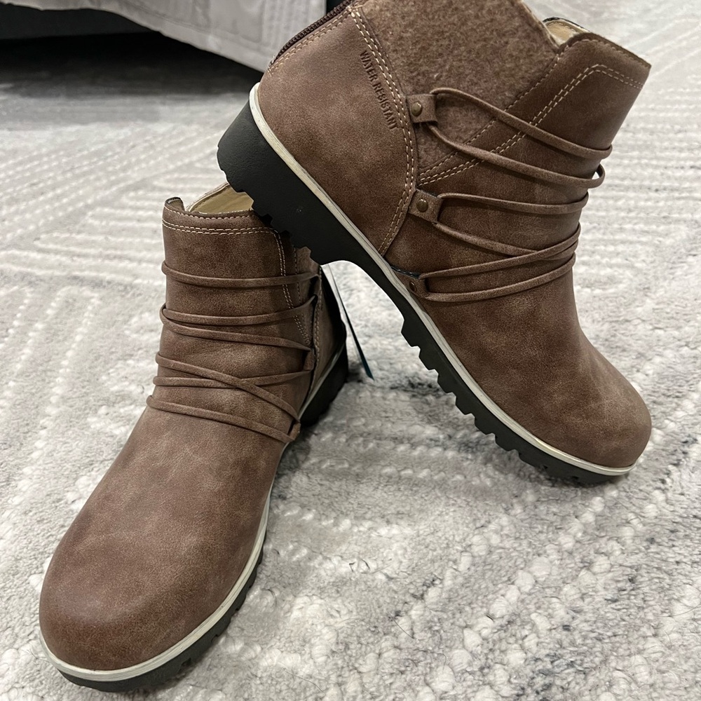 JBU Brown Ankle Boots - Picture 2 of 3